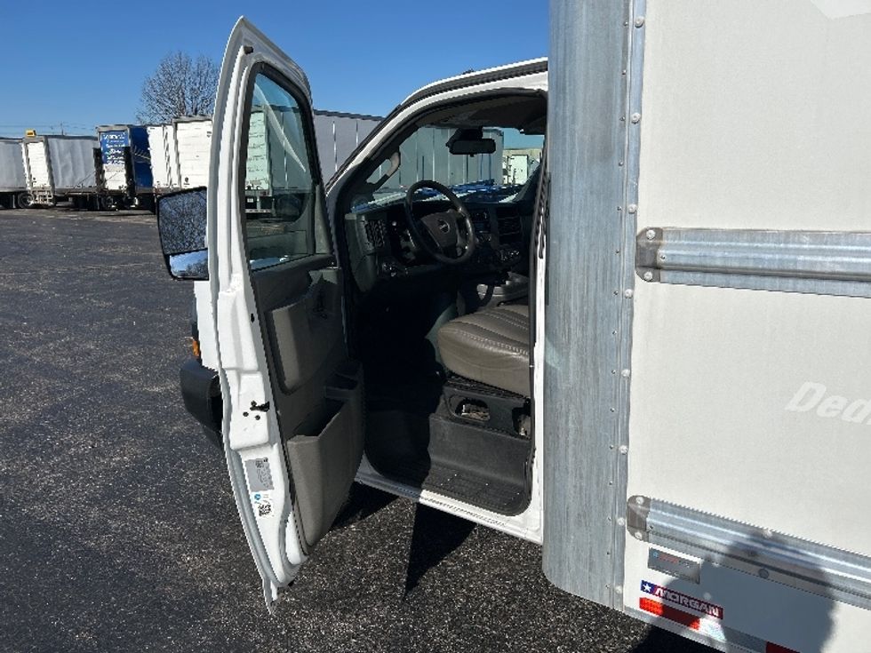 Light Duty Box Truck-Light and Medium Duty Trucks-GMC-2021-Savana G33903-Memphis-TN-97,359\n\t\tmiles-$ 29,500 - Image 16