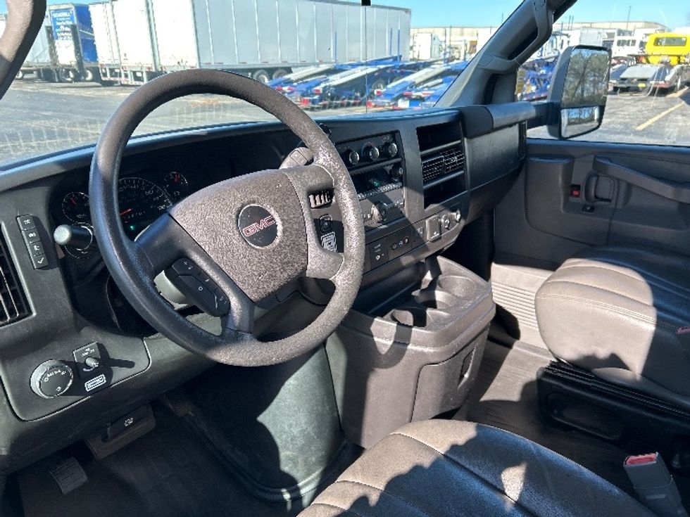 Light Duty Box Truck-Light and Medium Duty Trucks-GMC-2021-Savana G33903-Memphis-TN-97,359\n\t\tmiles-$ 29,500 - Image 17
