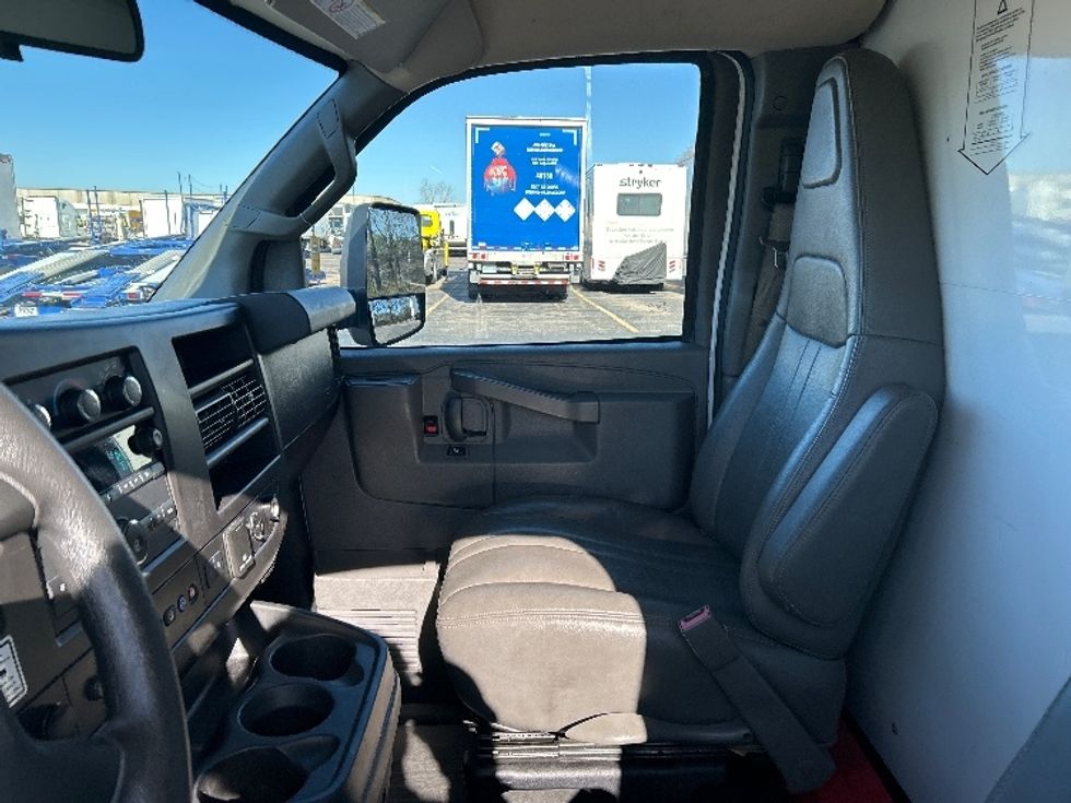 Light Duty Box Truck-Light and Medium Duty Trucks-GMC-2021-Savana G33903-Memphis-TN-97,359\n\t\tmiles-$ 29,500 - Image 19