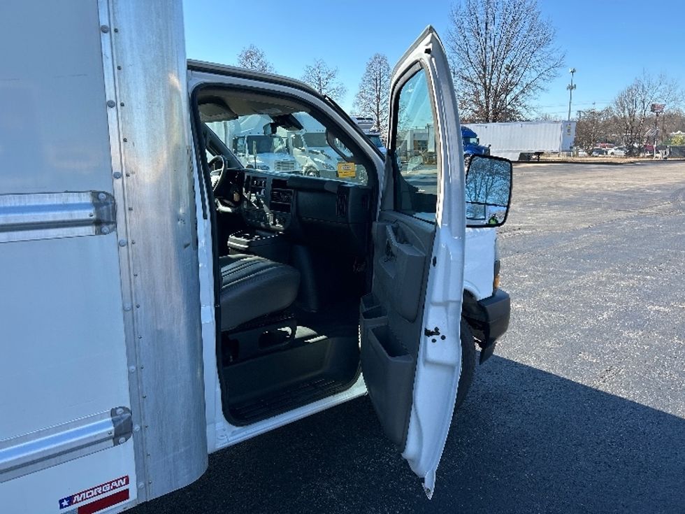 Light Duty Box Truck-Light and Medium Duty Trucks-GMC-2021-Savana G33903-Memphis-TN-97,359\n\t\tmiles-$ 29,500 - Image 20