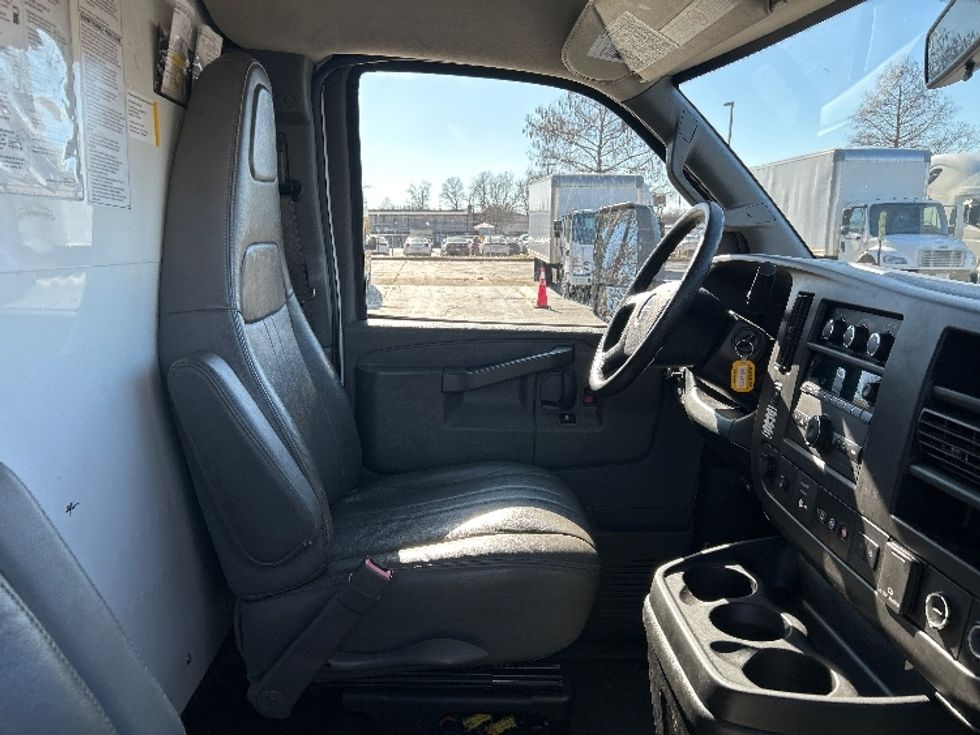 Light Duty Box Truck-Light and Medium Duty Trucks-GMC-2021-Savana G33903-Memphis-TN-97,359\n\t\tmiles-$ 29,500 - Image 22