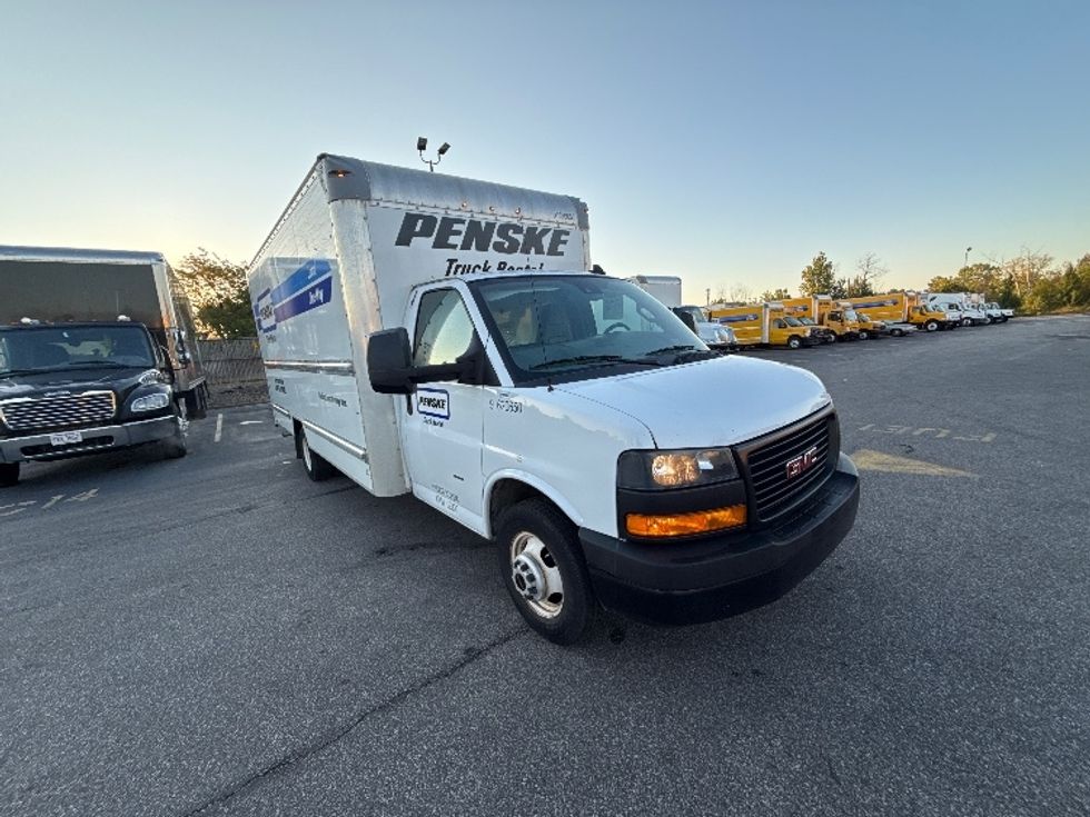 Light Duty Box Truck-Light and Medium Duty Trucks-GMC-2021-Savana G33903-Middlefield-OH-100,192\n\t\tmiles-$ 29,000 - Image 1