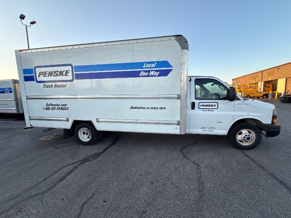 Light Duty Box Truck-Light and Medium Duty Trucks-GMC-2021-Savana G33903-Middlefield-OH-100,192\n\t\tmiles-$ 29,000 - Image 15