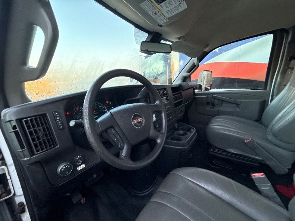 Light Duty Box Truck-Light and Medium Duty Trucks-GMC-2021-Savana G33903-Middlefield-OH-100,192\n\t\tmiles-$ 29,000 - Image 17