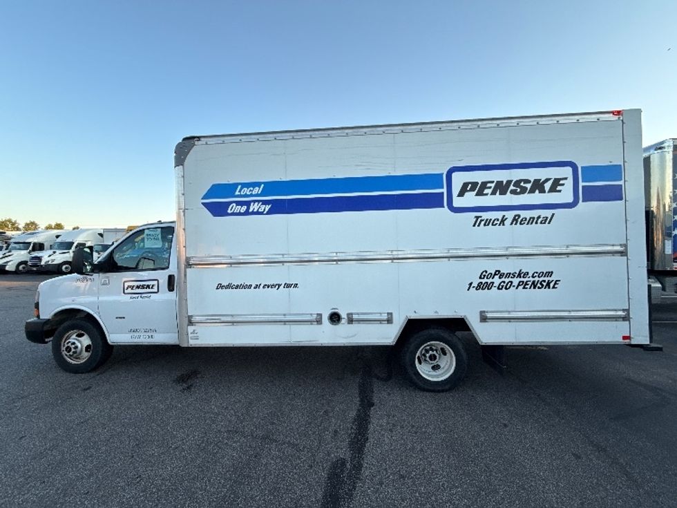 Light Duty Box Truck-Light and Medium Duty Trucks-GMC-2021-Savana G33903-Middlefield-OH-100,192\n\t\tmiles-$ 29,000 - Image 4