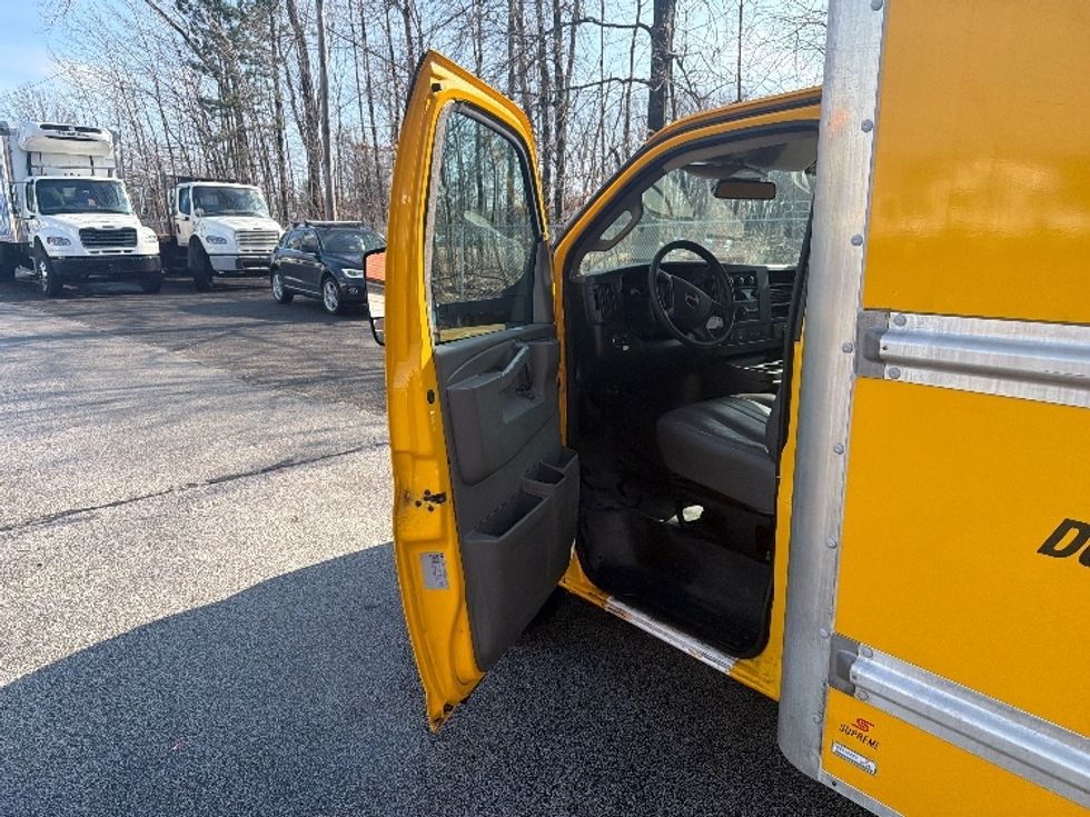 Light Duty Box Truck-Light and Medium Duty Trucks-GMC-2021-Savana G33903-Middlefield-OH-101,965\n\t\tmiles-$ 26,000 - Image 12