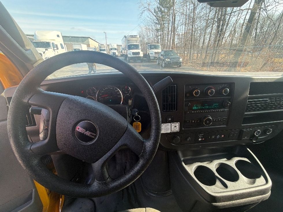 Light Duty Box Truck-Light and Medium Duty Trucks-GMC-2021-Savana G33903-Middlefield-OH-101,965\n\t\tmiles-$ 26,000 - Image 14