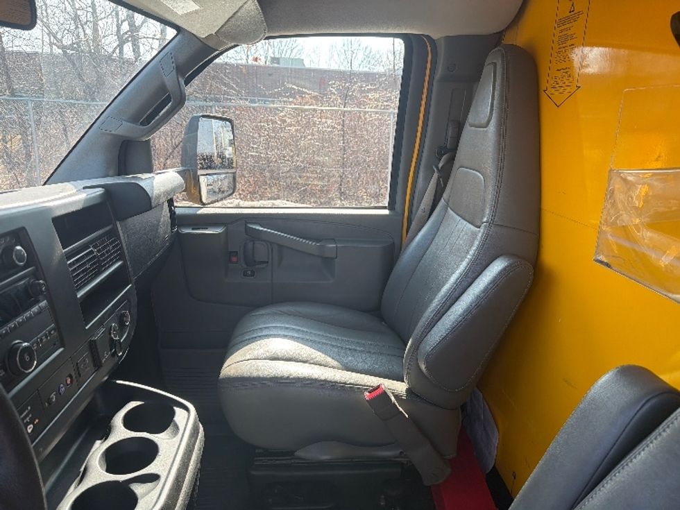 Light Duty Box Truck-Light and Medium Duty Trucks-GMC-2021-Savana G33903-Middlefield-OH-101,965\n\t\tmiles-$ 26,000 - Image 15