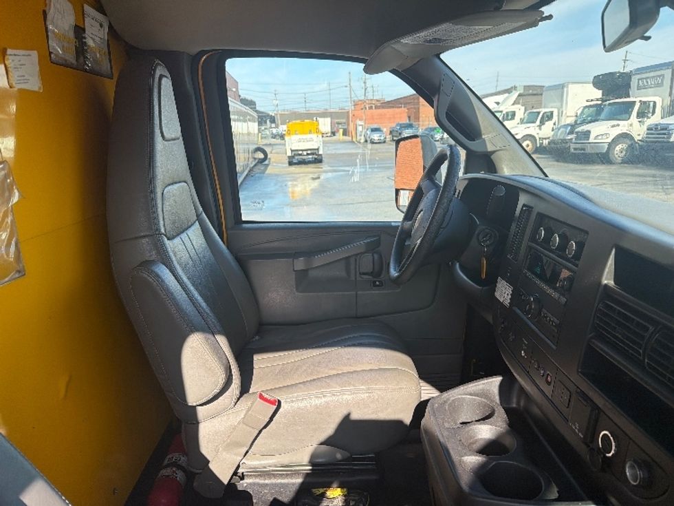 Light Duty Box Truck-Light and Medium Duty Trucks-GMC-2021-Savana G33903-Middlefield-OH-101,965\n\t\tmiles-$ 26,000 - Image 17