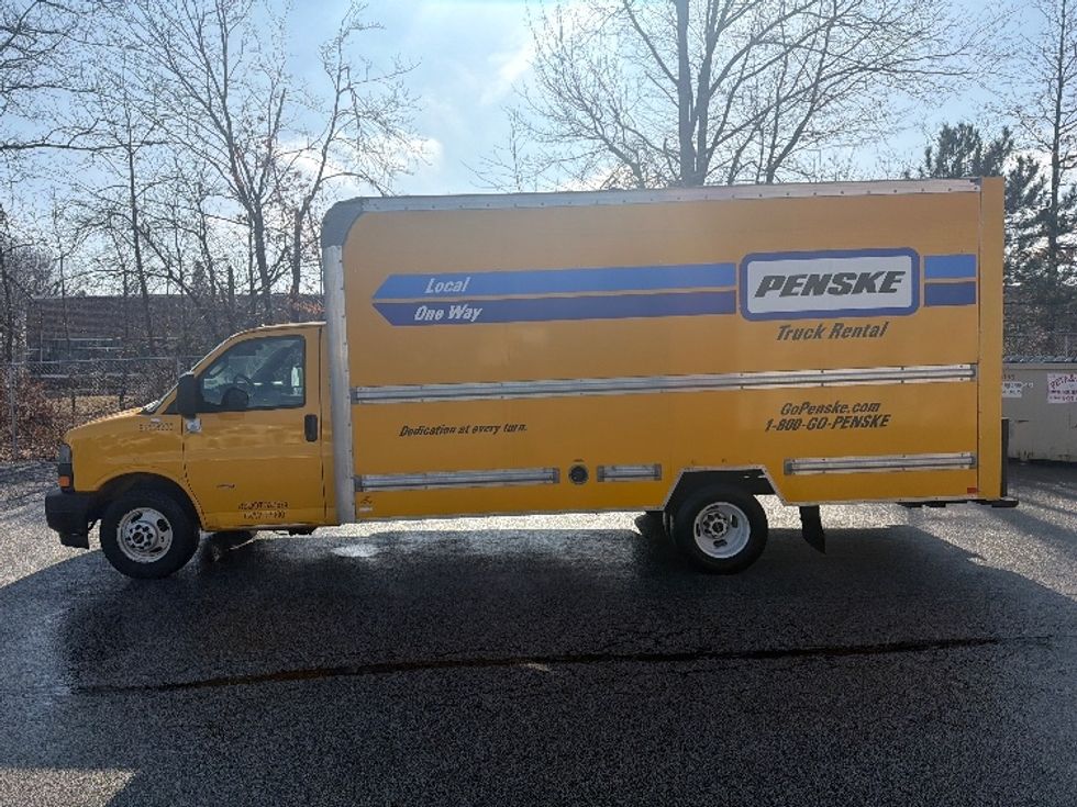 Light Duty Box Truck-Light and Medium Duty Trucks-GMC-2021-Savana G33903-Middlefield-OH-101,965\n\t\tmiles-$ 26,000 - Image 4