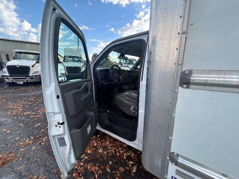 Light Duty Box Truck-Light and Medium Duty Trucks-GMC-2021-Savana G33903-Middlefield-OH-102,203\n\t\tmiles-$ 27,500 - Image 13