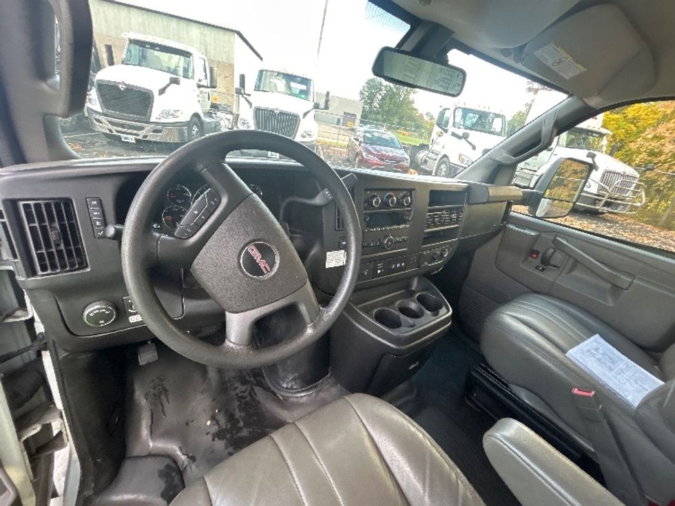 Light Duty Box Truck-Light and Medium Duty Trucks-GMC-2021-Savana G33903-Middlefield-OH-102,203\n\t\tmiles-$ 27,500 - Image 14