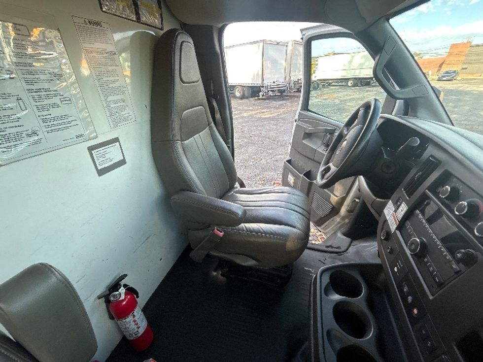 Light Duty Box Truck-Light and Medium Duty Trucks-GMC-2021-Savana G33903-Middlefield-OH-102,203\n\t\tmiles-$ 27,500 - Image 19