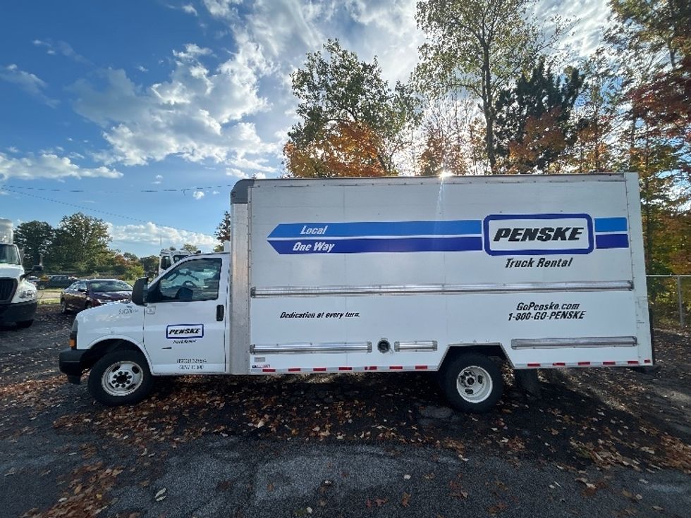 Light Duty Box Truck-Light and Medium Duty Trucks-GMC-2021-Savana G33903-Middlefield-OH-102,203\n\t\tmiles-$ 27,500 - Image 4