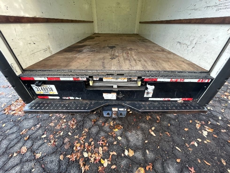 Light Duty Box Truck-Light and Medium Duty Trucks-GMC-2021-Savana G33903-Middlefield-OH-102,203\n\t\tmiles-$ 27,500 - Image 8
