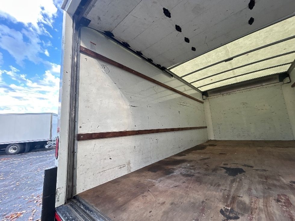 Light Duty Box Truck-Light and Medium Duty Trucks-GMC-2021-Savana G33903-Middlefield-OH-102,203\n\t\tmiles-$ 27,500 - Image 9