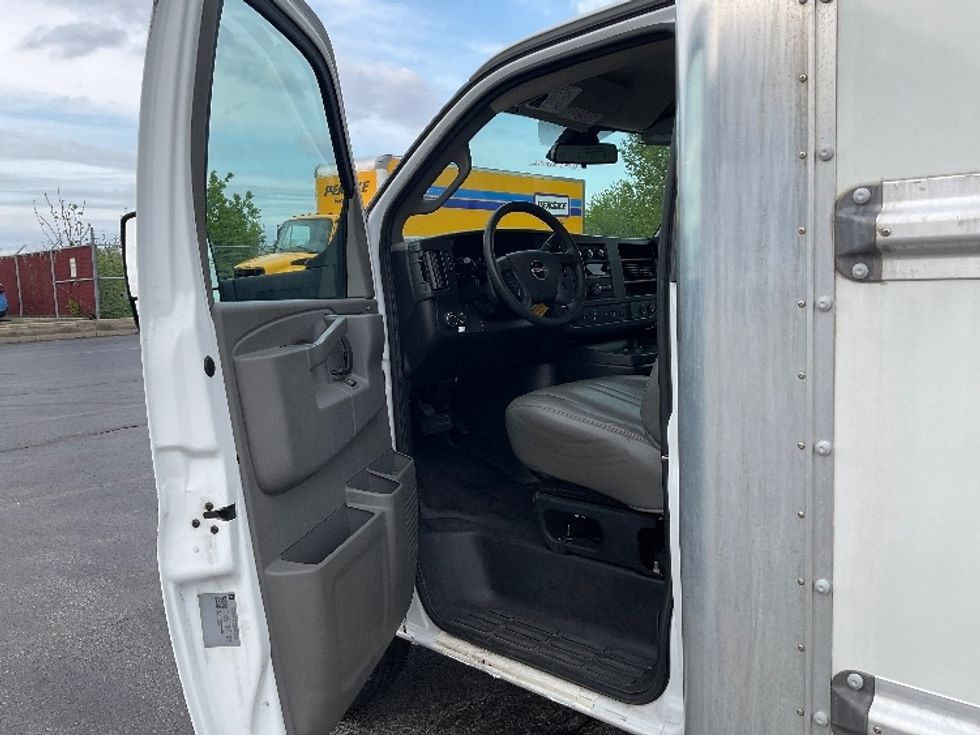 Light Duty Box Truck-Light and Medium Duty Trucks-GMC-2021-Savana G33903-Middlefield-OH-102,821\n\t\tmiles-$ 28,750 - Image 15