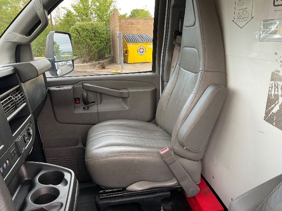 Light Duty Box Truck-Light and Medium Duty Trucks-GMC-2021-Savana G33903-Middlefield-OH-102,821\n\t\tmiles-$ 28,750 - Image 18