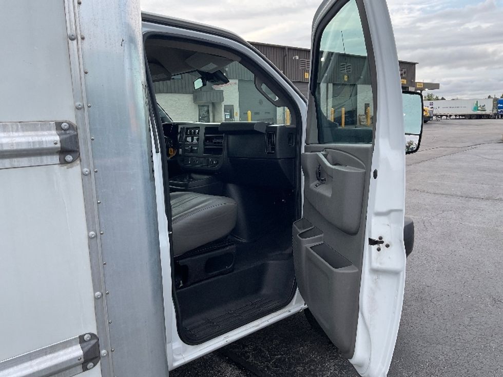 Light Duty Box Truck-Light and Medium Duty Trucks-GMC-2021-Savana G33903-Middlefield-OH-102,821\n\t\tmiles-$ 28,750 - Image 19