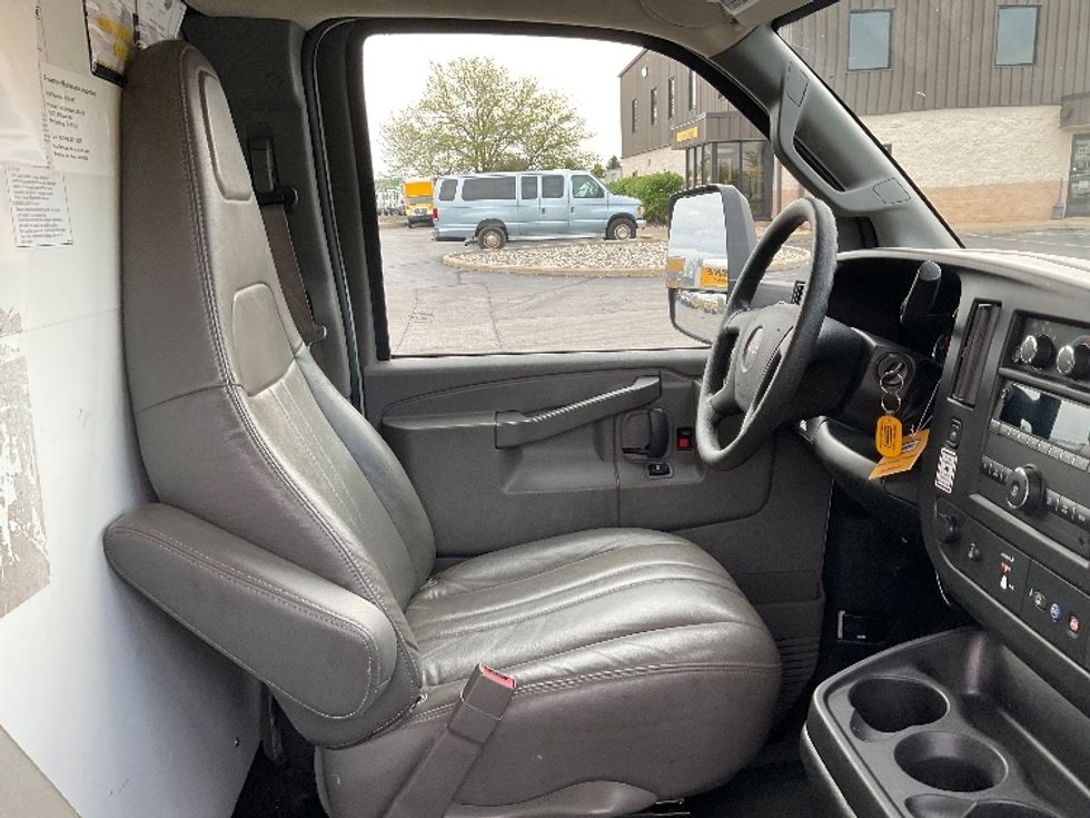 Light Duty Box Truck-Light and Medium Duty Trucks-GMC-2021-Savana G33903-Middlefield-OH-102,821\n\t\tmiles-$ 28,750 - Image 21