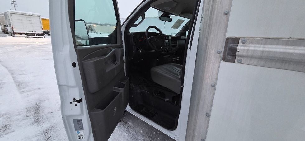 Light Duty Box Truck-Light and Medium Duty Trucks-GMC-2021-Savana G33903-Middlefield-OH-104,200\n\t\tmiles-$ 29,500 - Image 16