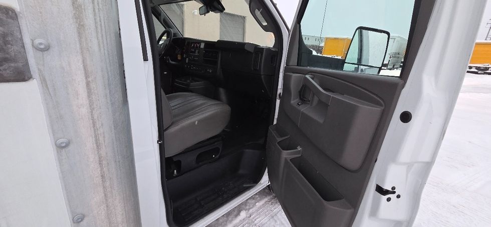 Light Duty Box Truck-Light and Medium Duty Trucks-GMC-2021-Savana G33903-Middlefield-OH-104,200\n\t\tmiles-$ 29,500 - Image 19