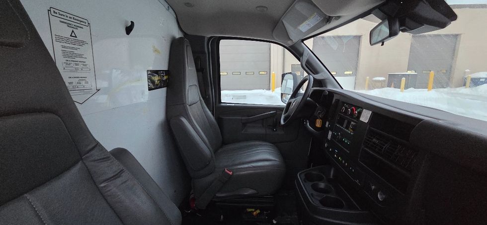 Light Duty Box Truck-Light and Medium Duty Trucks-GMC-2021-Savana G33903-Middlefield-OH-104,200\n\t\tmiles-$ 29,500 - Image 21