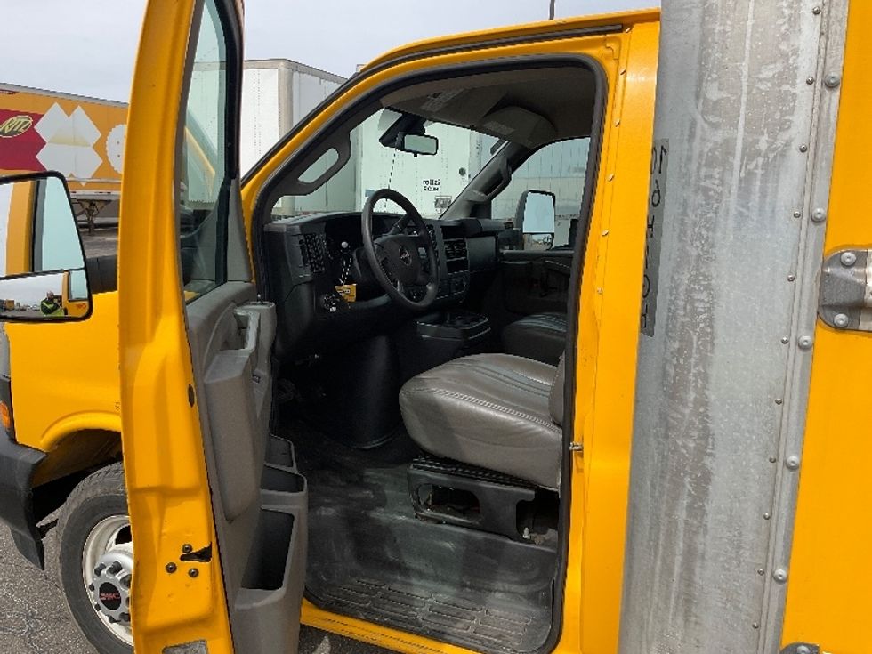 Light Duty Box Truck-Light and Medium Duty Trucks-GMC-2021-Savana G33903-Middlefield-OH-104,585\n\t\tmiles-$ 25,750 - Image 16