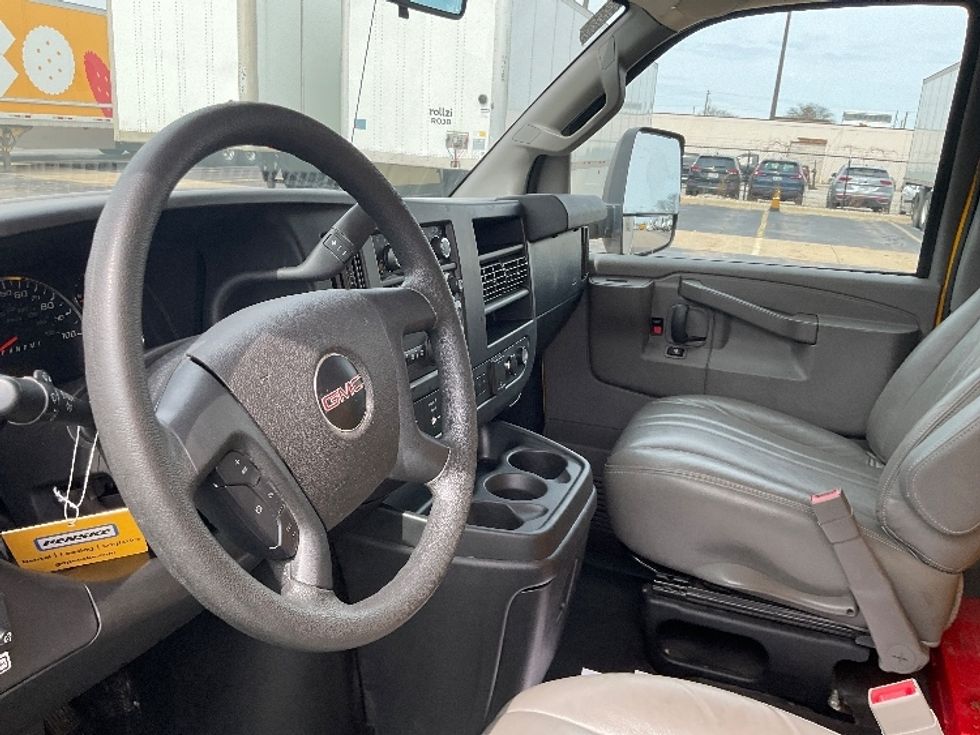 Light Duty Box Truck-Light and Medium Duty Trucks-GMC-2021-Savana G33903-Middlefield-OH-104,585\n\t\tmiles-$ 25,750 - Image 17