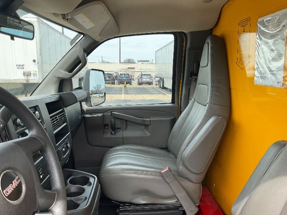 Light Duty Box Truck-Light and Medium Duty Trucks-GMC-2021-Savana G33903-Middlefield-OH-104,585\n\t\tmiles-$ 25,750 - Image 19