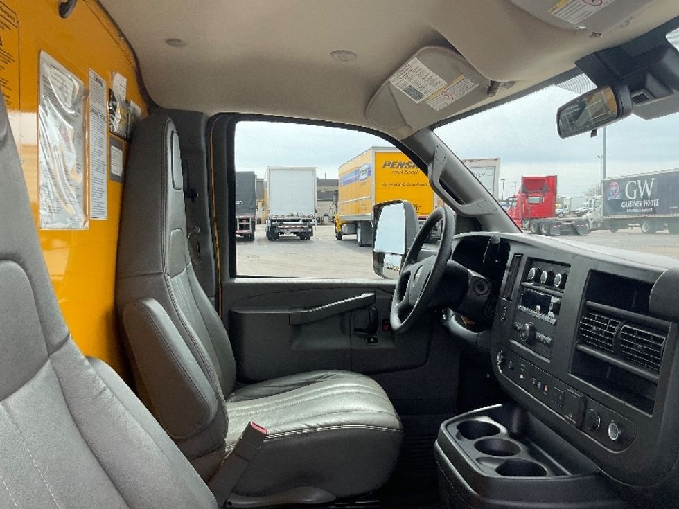 Light Duty Box Truck-Light and Medium Duty Trucks-GMC-2021-Savana G33903-Middlefield-OH-104,585\n\t\tmiles-$ 25,750 - Image 22