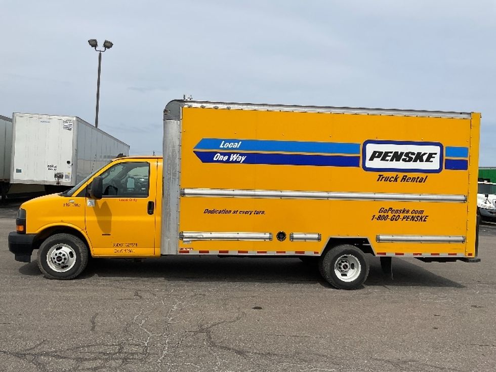 Light Duty Box Truck-Light and Medium Duty Trucks-GMC-2021-Savana G33903-Middlefield-OH-104,585\n\t\tmiles-$ 25,750 - Image 4
