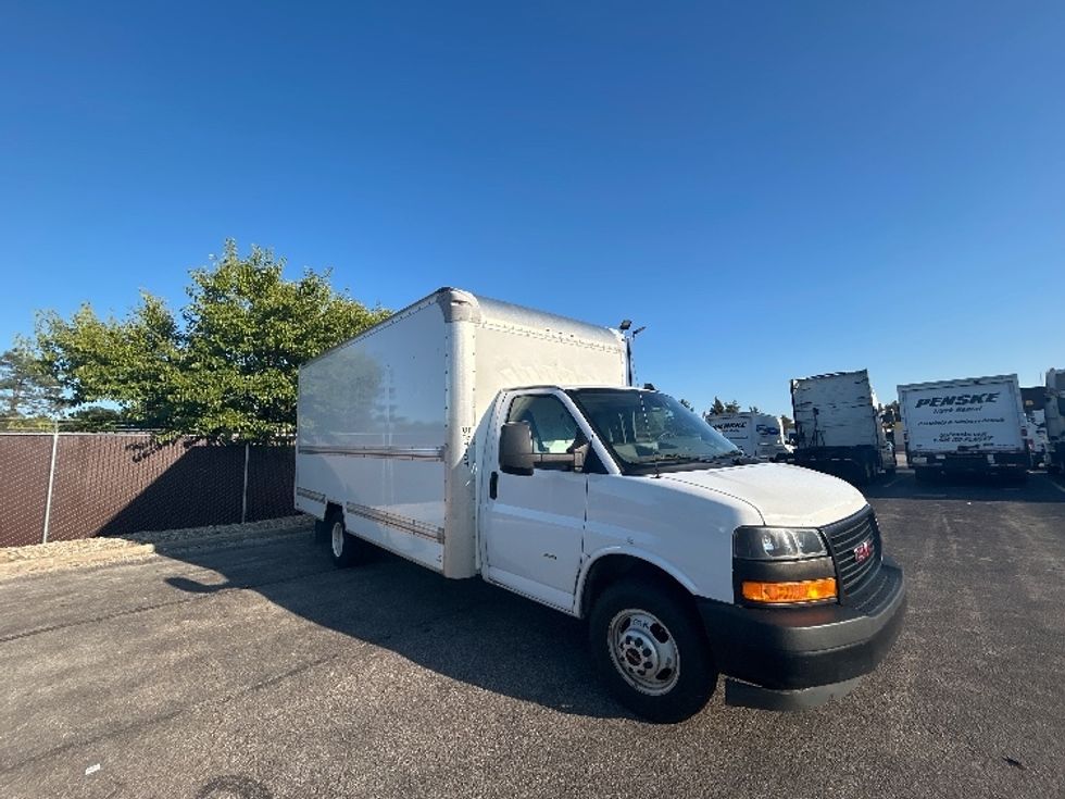 Light Duty Box Truck-Light and Medium Duty Trucks-GMC-2021-Savana G33903-Middlefield-OH-106,511\n\t\tmiles-$ 28,250 - Image 1