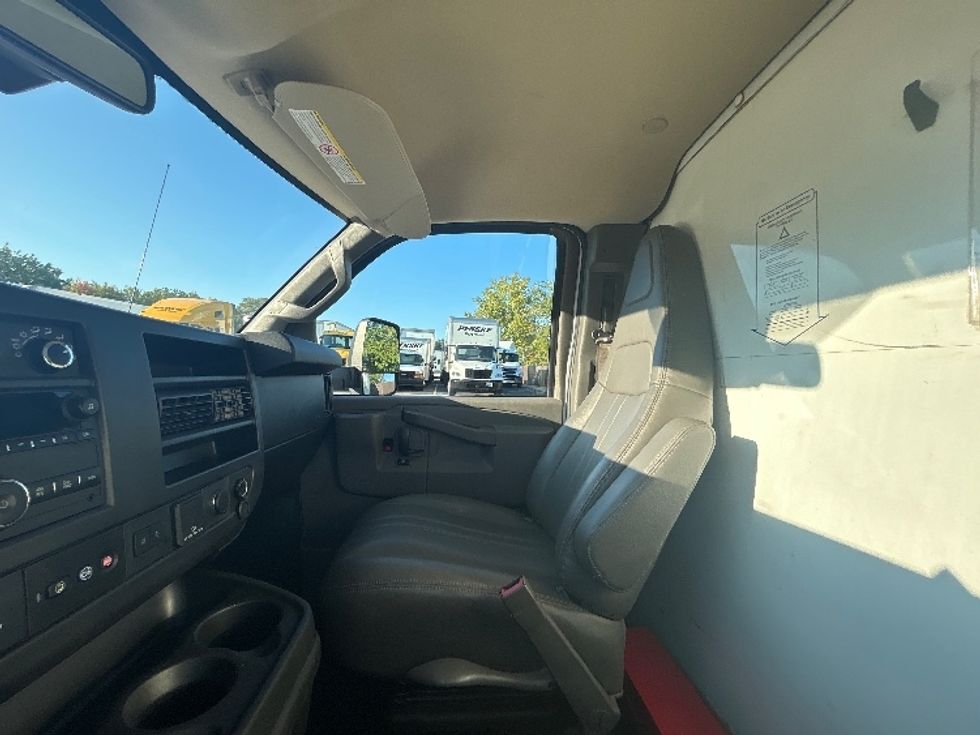 Light Duty Box Truck-Light and Medium Duty Trucks-GMC-2021-Savana G33903-Middlefield-OH-106,511\n\t\tmiles-$ 28,250 - Image 14