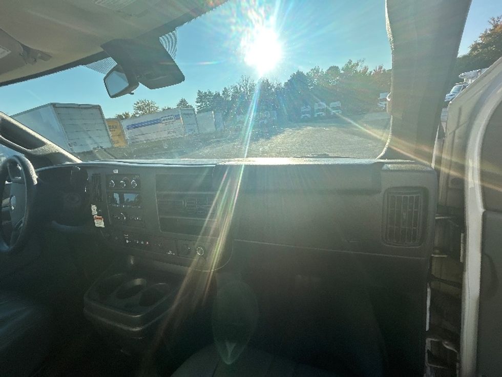 Light Duty Box Truck-Light and Medium Duty Trucks-GMC-2021-Savana G33903-Middlefield-OH-106,511\n\t\tmiles-$ 28,250 - Image 15