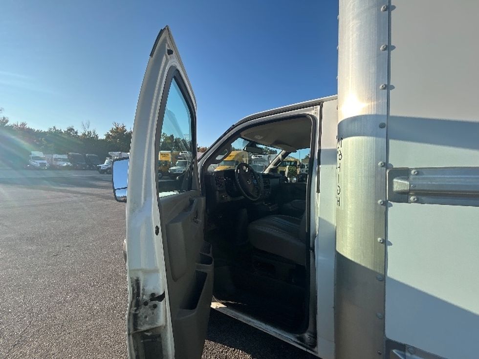 Light Duty Box Truck-Light and Medium Duty Trucks-GMC-2021-Savana G33903-Middlefield-OH-106,511\n\t\tmiles-$ 28,250 - Image 18