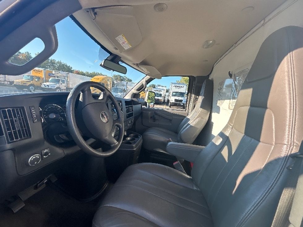Light Duty Box Truck-Light and Medium Duty Trucks-GMC-2021-Savana G33903-Middlefield-OH-106,511\n\t\tmiles-$ 28,250 - Image 19