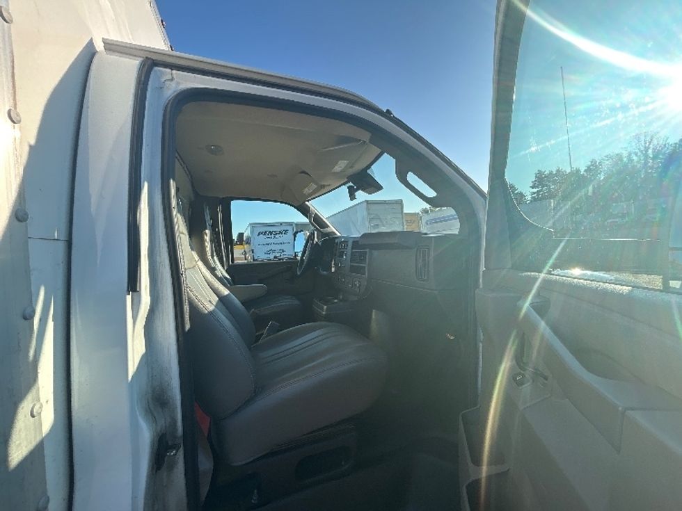 Light Duty Box Truck-Light and Medium Duty Trucks-GMC-2021-Savana G33903-Middlefield-OH-106,511\n\t\tmiles-$ 28,250 - Image 20