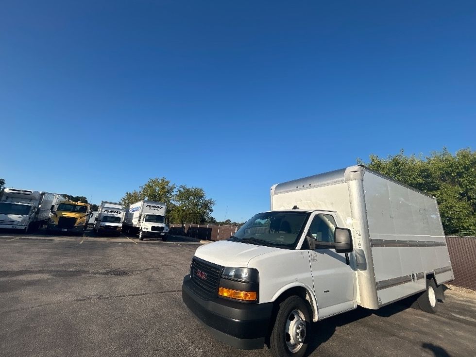 Light Duty Box Truck-Light and Medium Duty Trucks-GMC-2021-Savana G33903-Middlefield-OH-106,511\n\t\tmiles-$ 28,250 - Image 3
