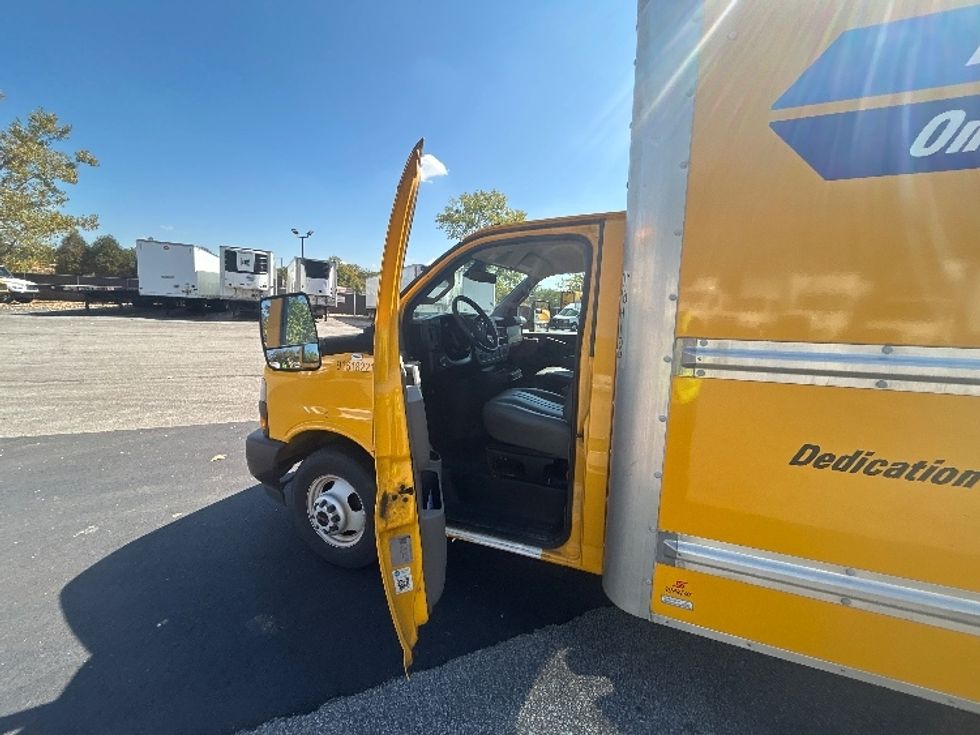 Light Duty Box Truck-Light and Medium Duty Trucks-GMC-2021-Savana G33903-Middlefield-OH-109,317\n\t\tmiles-$ 25,250 - Image 15