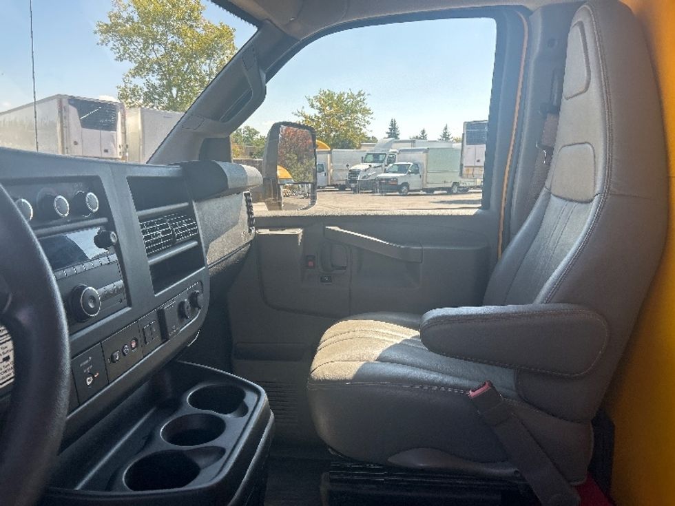 Light Duty Box Truck-Light and Medium Duty Trucks-GMC-2021-Savana G33903-Middlefield-OH-109,317\n\t\tmiles-$ 25,250 - Image 18