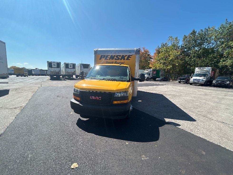 Light Duty Box Truck-Light and Medium Duty Trucks-GMC-2021-Savana G33903-Middlefield-OH-109,317\n\t\tmiles-$ 25,250 - Image 2