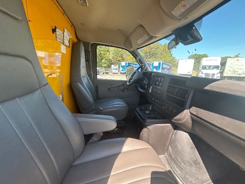 Light Duty Box Truck-Light and Medium Duty Trucks-GMC-2021-Savana G33903-Middlefield-OH-109,317\n\t\tmiles-$ 25,250 - Image 21
