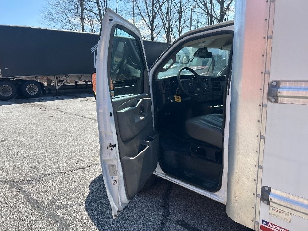 Light Duty Box Truck-Light and Medium Duty Trucks-GMC-2021-Savana G33903-Middlefield-OH-110,303\n\t\tmiles-$ 27,500 - Image 13