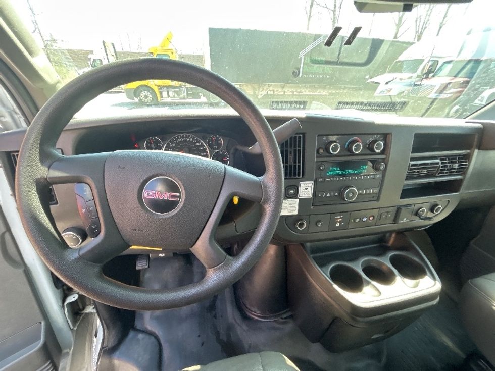 Light Duty Box Truck-Light and Medium Duty Trucks-GMC-2021-Savana G33903-Middlefield-OH-110,303\n\t\tmiles-$ 27,500 - Image 15