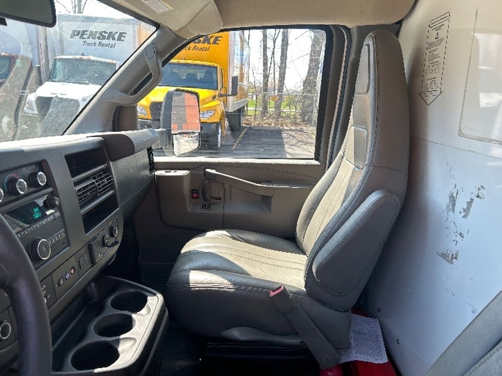 Light Duty Box Truck-Light and Medium Duty Trucks-GMC-2021-Savana G33903-Middlefield-OH-110,303\n\t\tmiles-$ 27,500 - Image 16