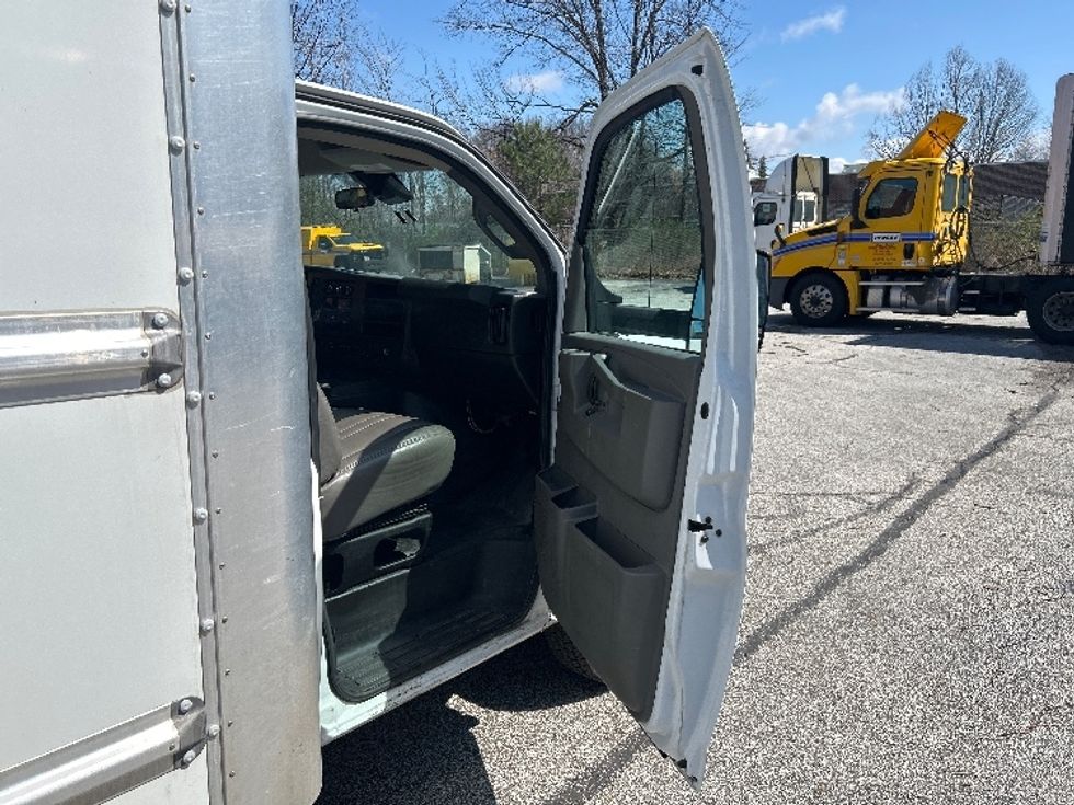 Light Duty Box Truck-Light and Medium Duty Trucks-GMC-2021-Savana G33903-Middlefield-OH-110,303\n\t\tmiles-$ 27,500 - Image 17