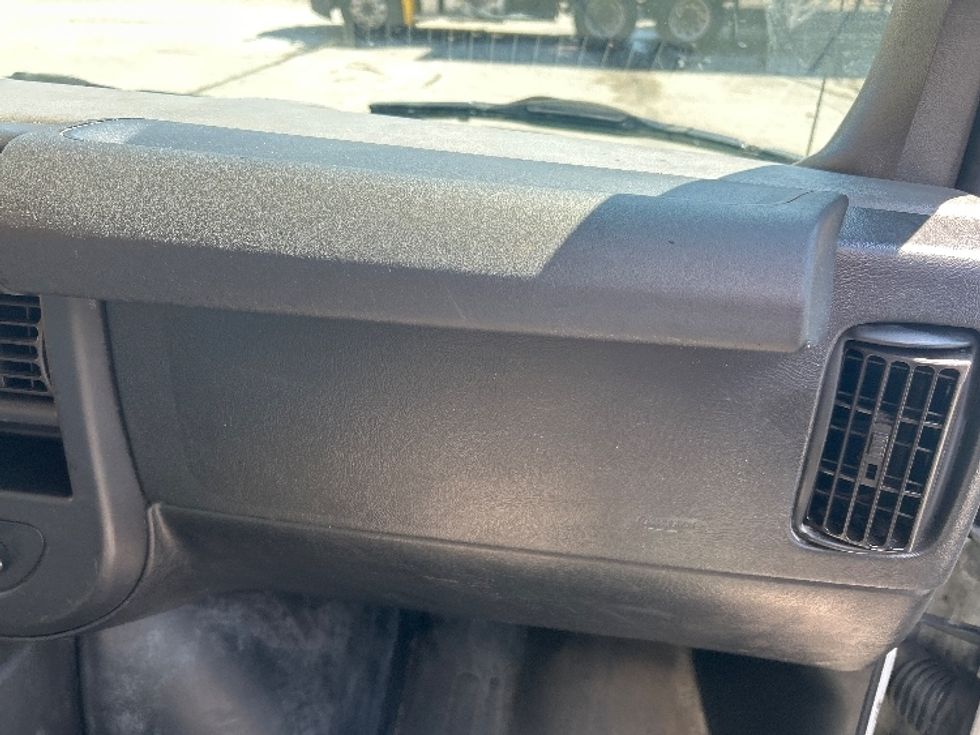 Light Duty Box Truck-Light and Medium Duty Trucks-GMC-2021-Savana G33903-Middlefield-OH-110,303\n\t\tmiles-$ 27,500 - Image 18