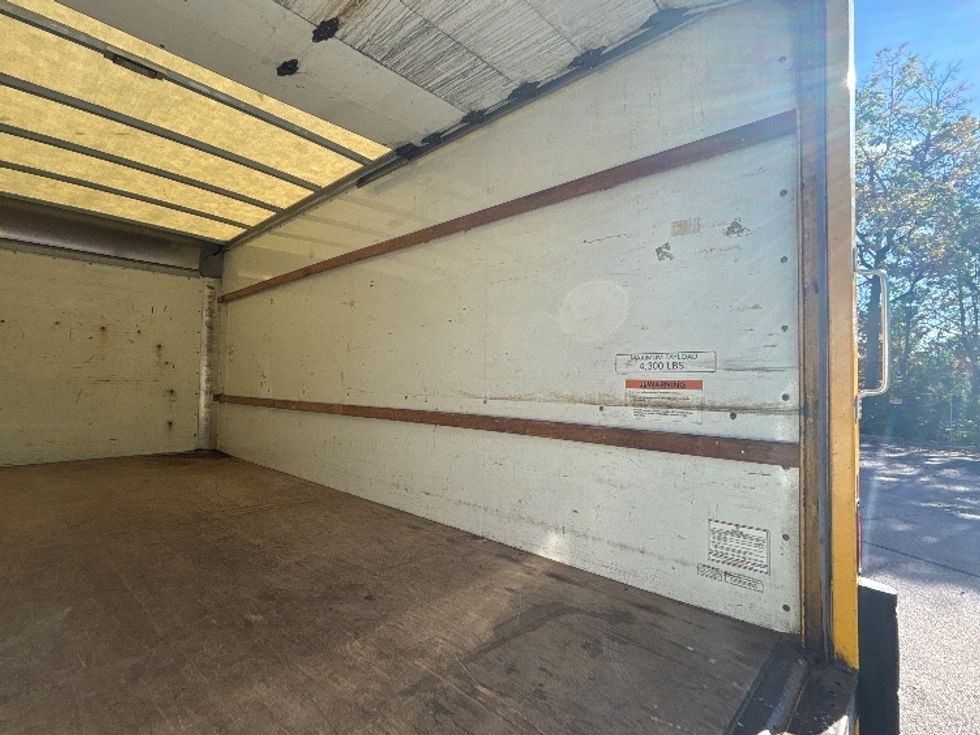 Light Duty Box Truck-Light and Medium Duty Trucks-GMC-2021-Savana G33903-Middlefield-OH-84,003\n\t\tmiles-$ 26,500 - Image 11