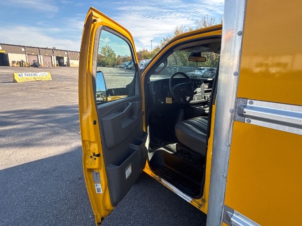 Light Duty Box Truck-Light and Medium Duty Trucks-GMC-2021-Savana G33903-Middlefield-OH-84,003\n\t\tmiles-$ 26,500 - Image 15